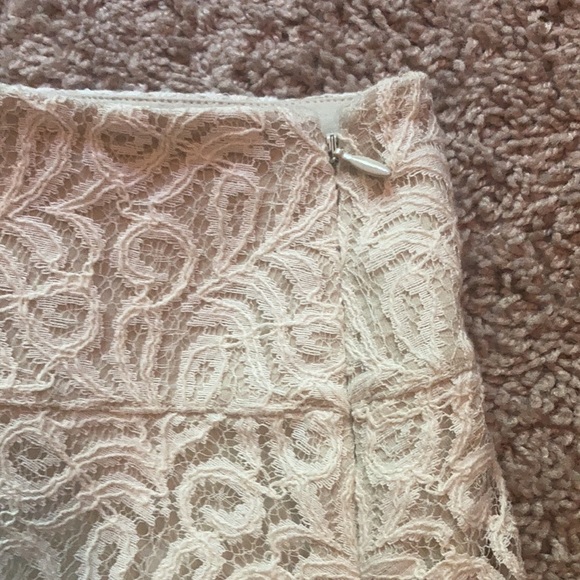 Adorable Cream lace skirt from express . Worn maybe 2x - Picture 3 of 3